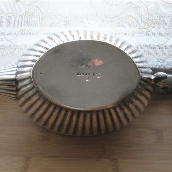 Antique John Round & Sons Sheffield England Silverplate Gadroon Edge Teapot - Picture 9 of 11